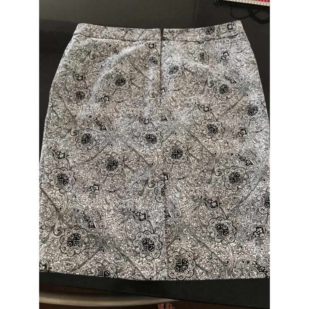 Black and White Liz Claiborne Pencil Skirt Size 6